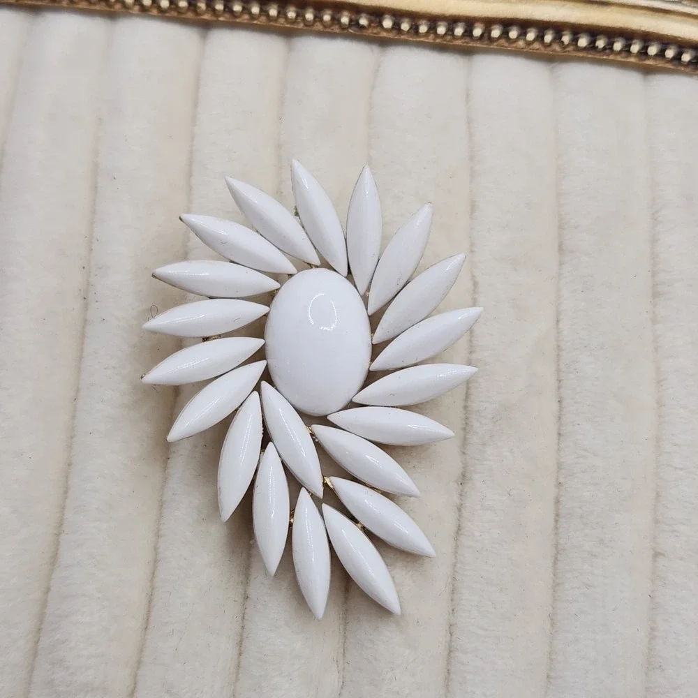 Trifari crown vintage